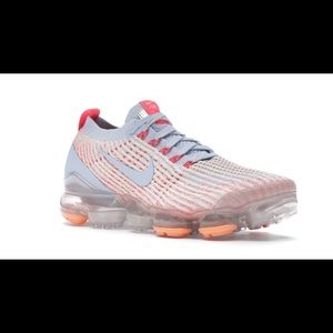 Size 9.5 Nike Flyknit Vapormax